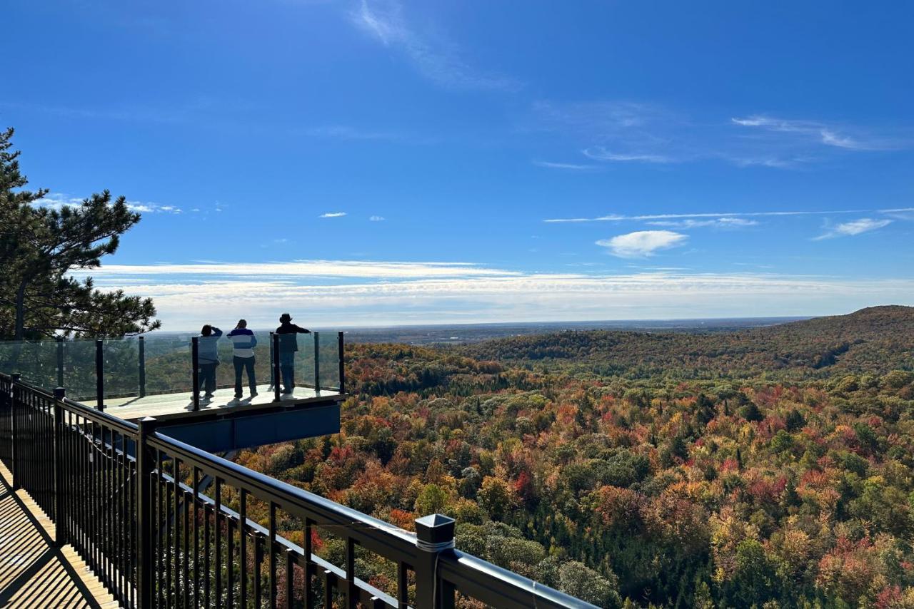 Auberge De La Montagne Coupee Saint Jean De Matha Екстериор снимка